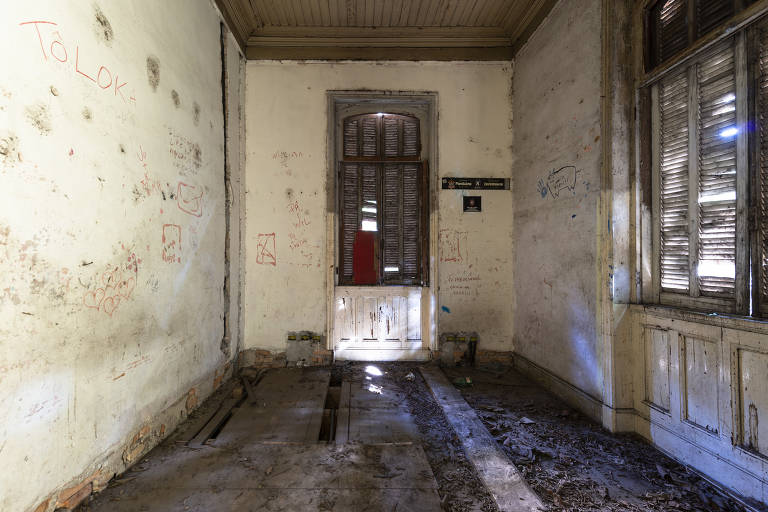 Um dos quartos do piso superior