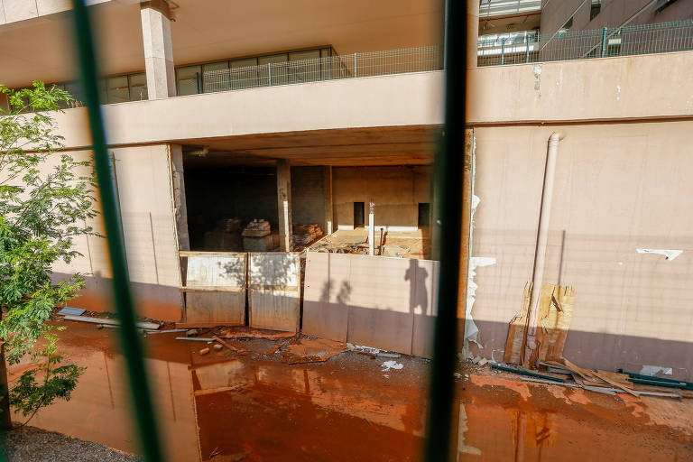 Prédio do Centro Administrativo do Distrito Federal, que está desocupado desde 2014