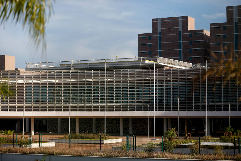 Prédio do Centro Administrativo do Distrito Federal, que está desocupado desde 2014