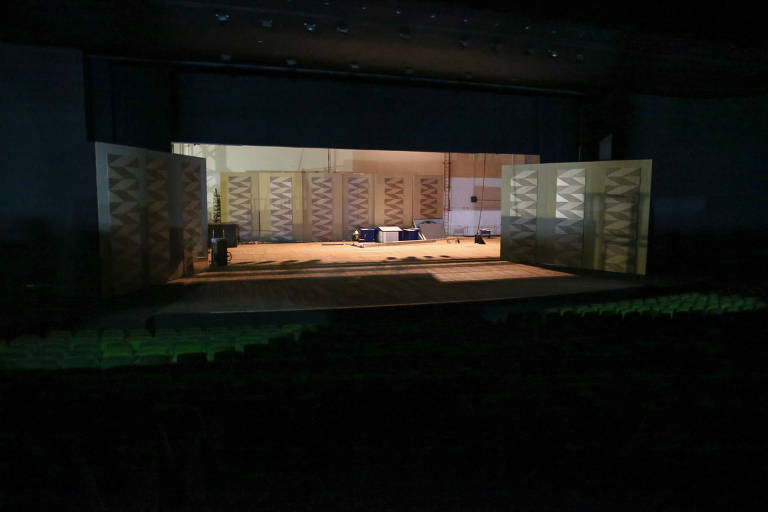 Interior do Teatro Nacional Cláudio Santoro, fechado há mais de 4 anos para uma reforma ainda não iniciada