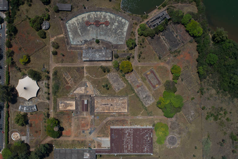 Vista aérea do Clube do Servidor, que tem projeto de Oscar Niemeyer e está desocupado desde 1997