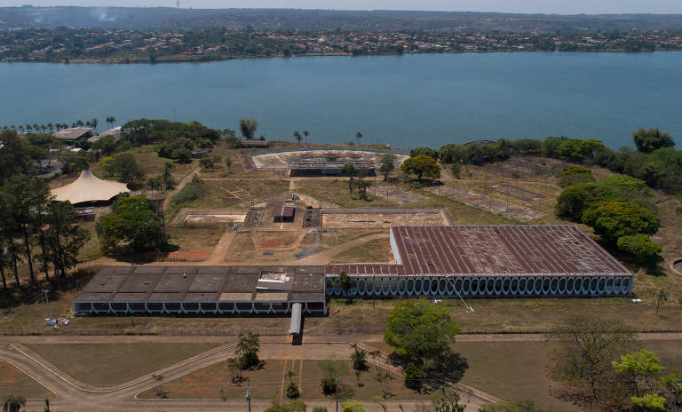 Vista aérea do Clube do Servidor, que tem projeto de Oscar Niemeyer e está desocupado desde 1997