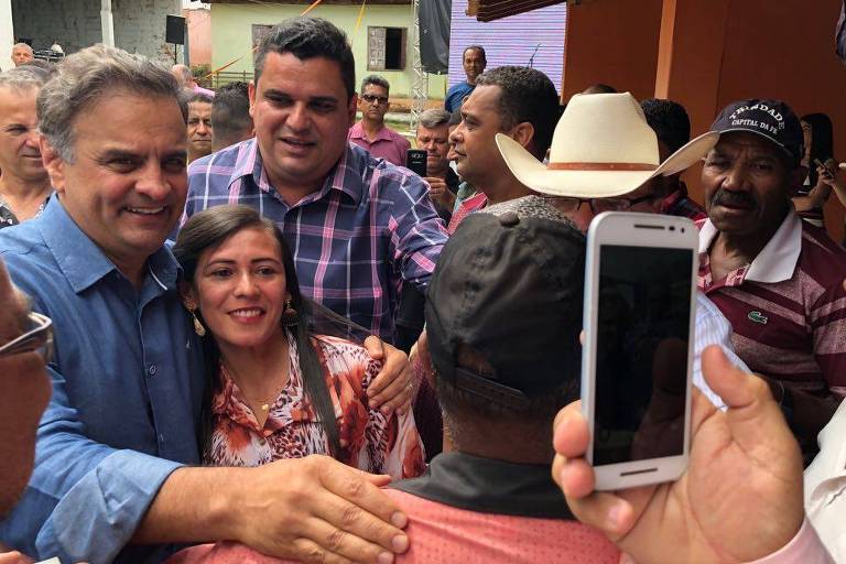 Aécio Neves (PSDB-MG), em campanha à Câmara dos Deputados no Vale do Mucuri, em Minas Gerais