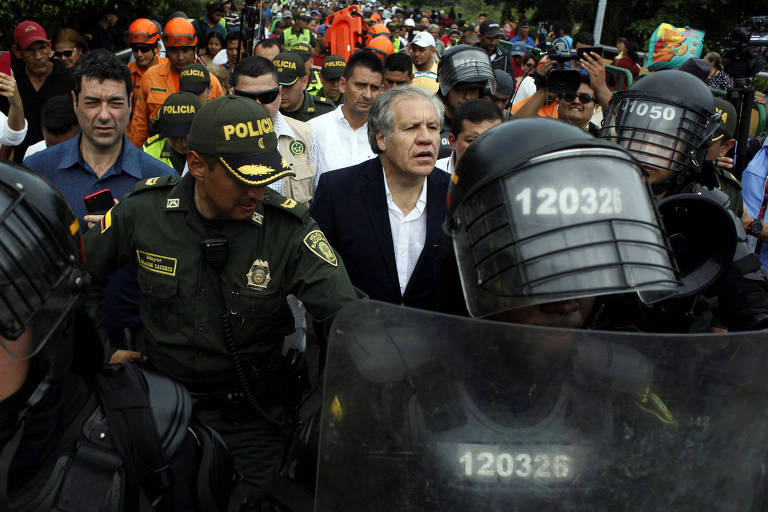 O secretário-geral da OEA, Luis Almagro, durante sua visita a fronteira entre Colômbia e Venezuela 