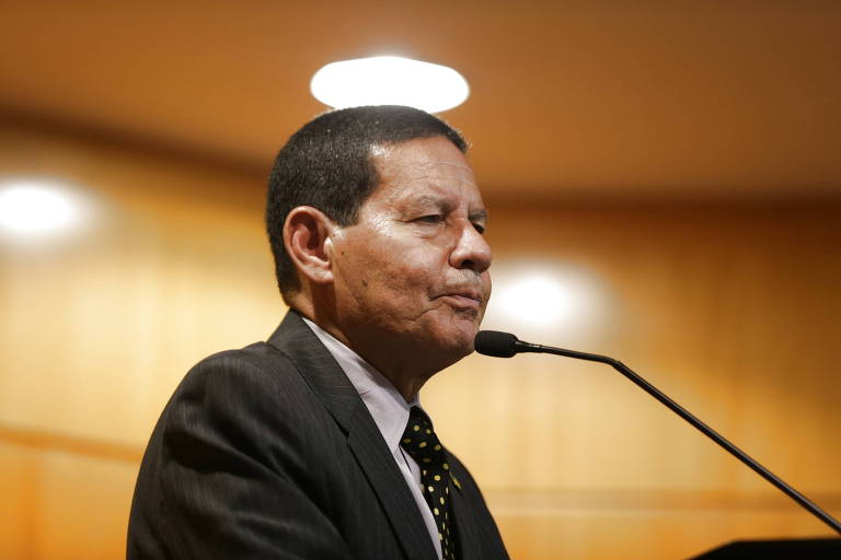 O general Mourão, vice de Bolsonaro, durante palestra no Secovi-SP
