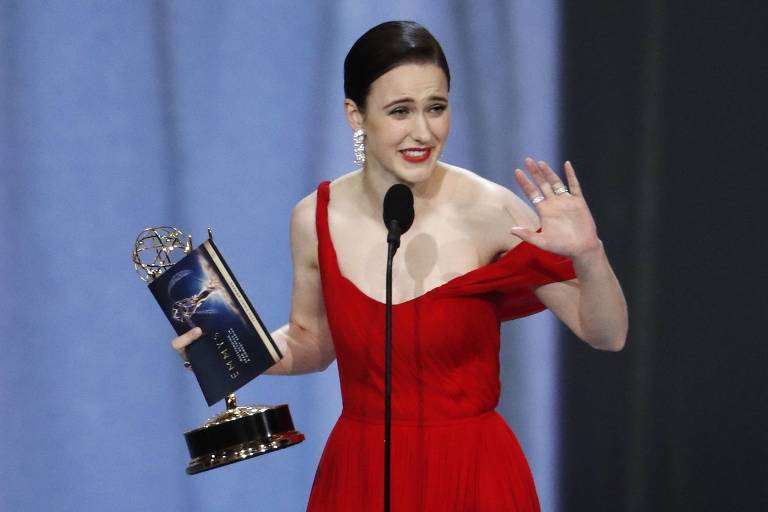 Rachel Brosnahan, de 