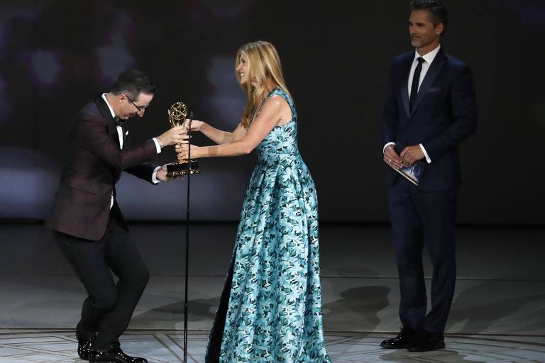 John Oliver (esq.) ganhou o prêmio de melhor série de talk show