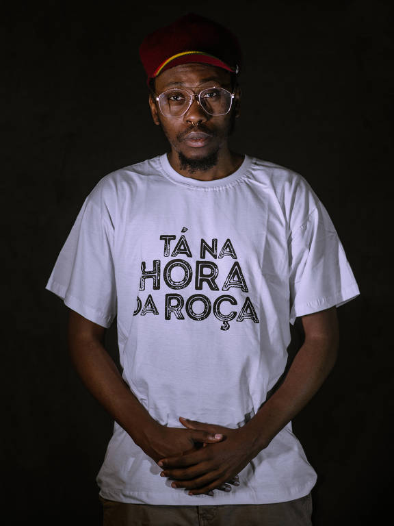 O cantor Rincon Sapiência participa de campanha TáNaHoradaRoça