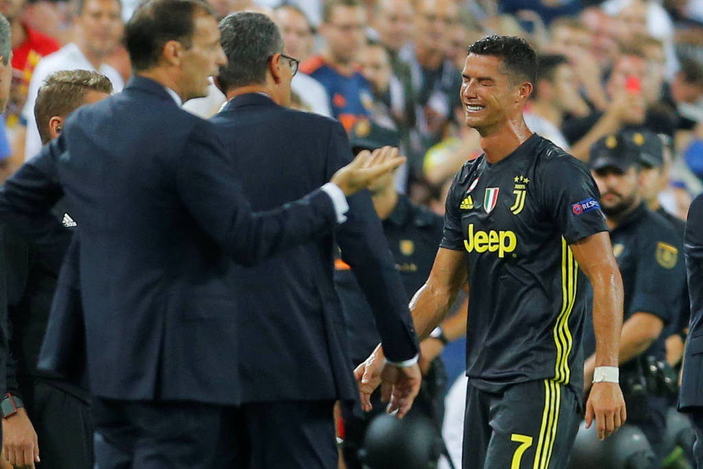 Cristiano Ronaldo é Expulso, Mas Juventus Vence Em Estreia Na Champions ...