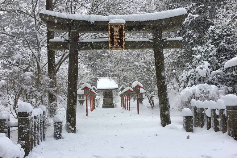 Templo em meio à neve