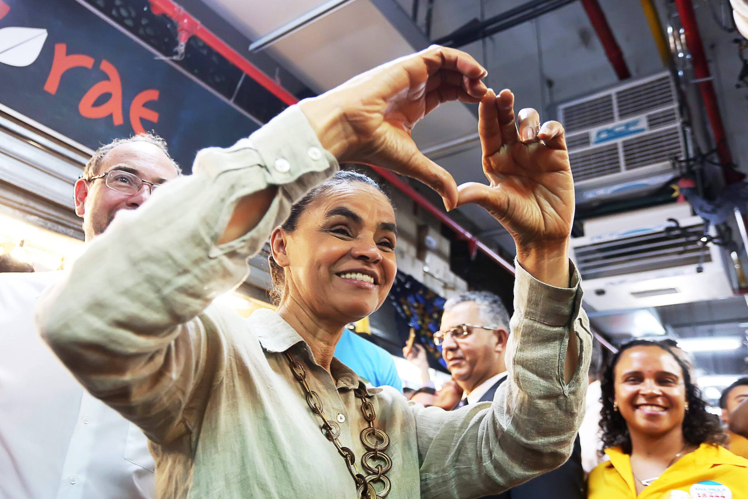 Bolsa que Marina Silva usou em visita ao RS custa R$ 250, não R