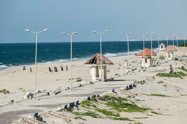 Foto de julho deste ano mostra praia em El-Arish, cidade no norte da península do Sinai, no Egito