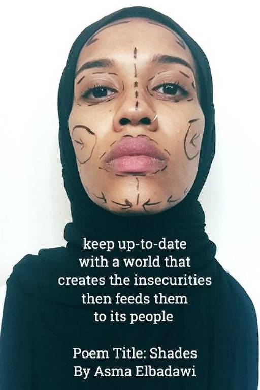 Fotografia artística de Asma Elbadawi, divulgada em seu Instagram, na qual seu rosto está repleto de riscos que simulam a preparação de uma cirurgia plástica