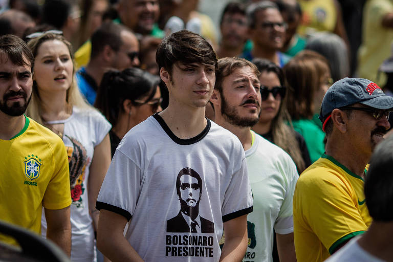 O filho do candidato do PSL a presidência da república, Jair Bolsonaro, Jair Renan Bolsonaro, durante ato pró-Bolsonaro, nas ruas de Resende, interior do estado do Rio de Janeiro