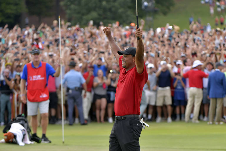 Após 5 anos, Tiger Woods volta a vencer torneio de golfe