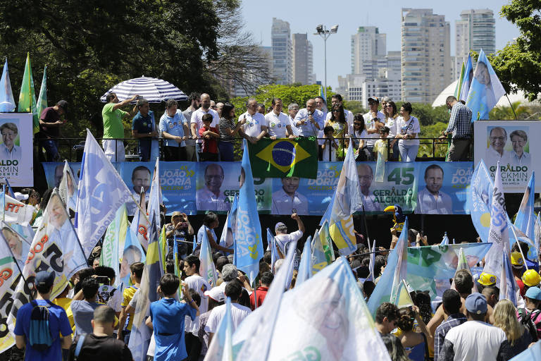 Os candidatos da PSDB à Presidência Geraldo Alckmin e ao governo do Estado João Doria realizam carreata na zona sul de São Paulo neste domingo (24)