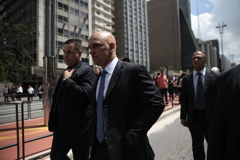 O então secretário da Segurança Pública de São Paulo, Alexandre de Moraes durante manifestação na avenida Paulista, região central de São Paulo (SP), contra a nomeação do ex-presidente Luiz Inácio Lula da Silva para o cargo de ministro-chefe da Casa Civil, no governo Dilma  