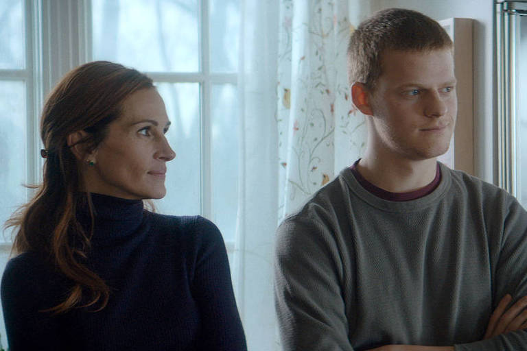 Julia Roberts e Lucas Hedges em cena do filme 