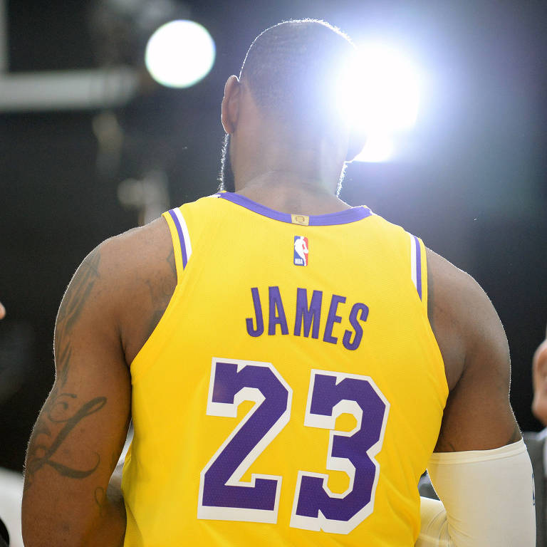 LeBron James se apresenta no Los Angeles Lakers