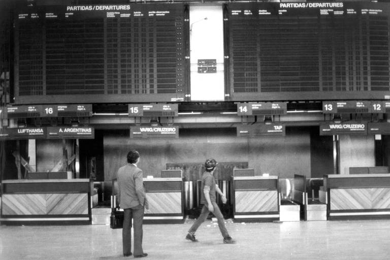 1985 - Em janeiro, é inaugurado o aeroporto internacional de Cumbica, em Guarulhos, que viria se tornar o maior terminal de passageiros do país