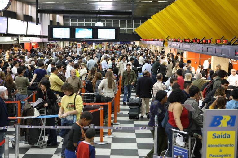 2006 - A queda do voo 1907 da Gol na Amazônia desencadeia o apagão aéreo, que dura cerca de um ano e expõe falhas estruturais do sistema aeroportuário brasileiro