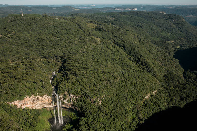 Cascata Caracol, queda d'água de 131 metros, localizada no parque de mesmo nome, em Canela