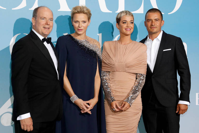 O príncipe e a princesa de Monaco recebem a cantora Katy Perry e o ator Orlando Bloom