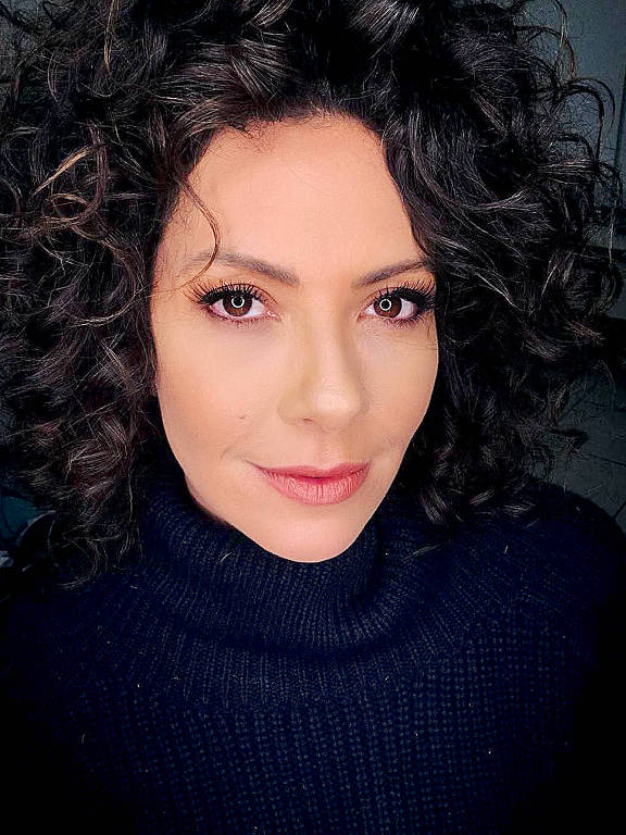 Fábiula Nascimento - Acreditem, somos muito fortes! #EleNão