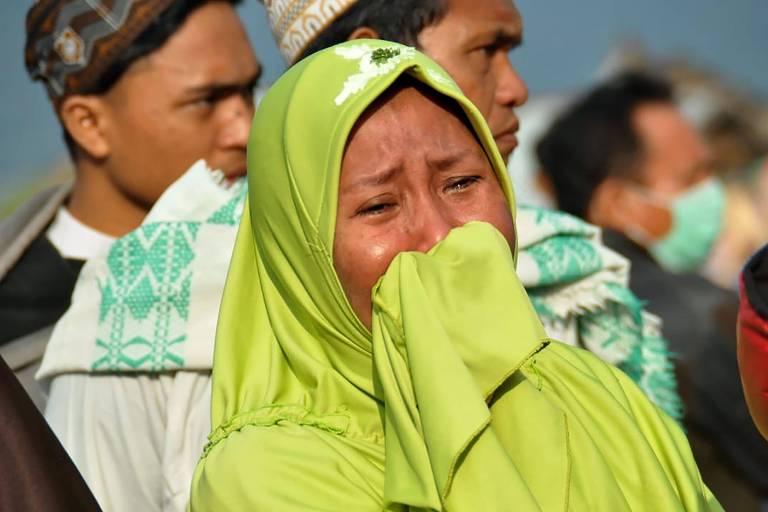 Terremoto seguido de tsunami deixa mais de 800 mortos na Indonésia