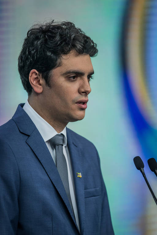 Candidato Rodrigo Tavares (PRTB) durante debate na Record 