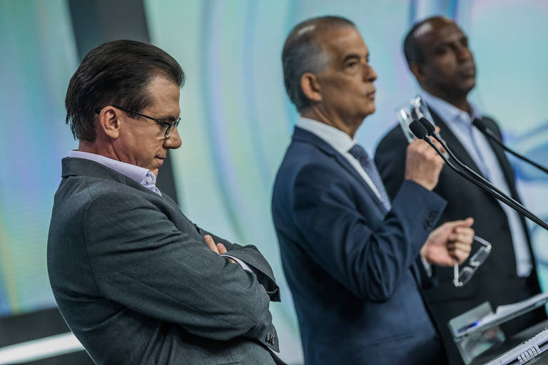 Candidatos Luiz Marinho (PT), Marcio França (PSB) e Marcelo Candido (PDT) durante debate na Record
