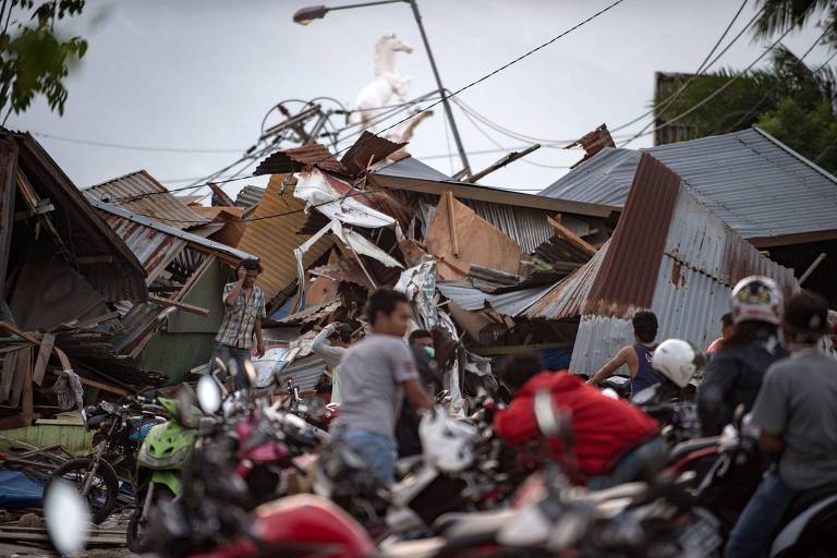 Terremoto seguido de tsunami na Indonésia