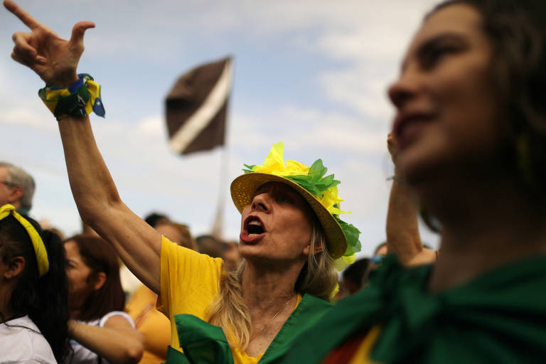 Grupo de militantes manifesta apoio ao candidato à Presidência Jair Bolsonaro (PSL) no Rio de Janeiro