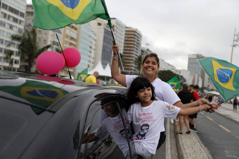 Grupo de militantes manifesta apoio ao candidato à Presidência Jair Bolsonaro (PSL) no Rio de Janeiro