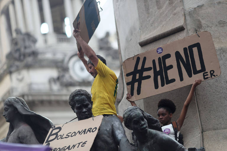 Militantes durante a manifestação 'Ele Não' contra o candidato à Presidência Jair Bolsonaro (PSL), no Rio de Janeiro
