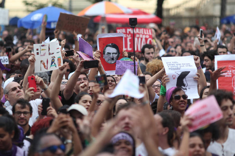 Militantes durante a manifestação 'Ele Não' contra o candidato à Presidência Jair Bolsonaro (PSL), no Rio de Janeiro