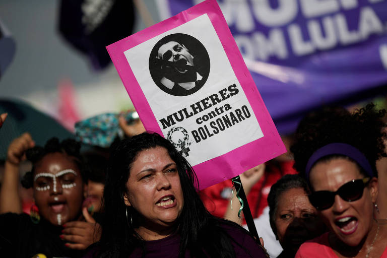 Mulheres durante a manifestação 'Ele Não' contra o candidato à Presidência Jair Bolsonaro (PSL) em Brasília