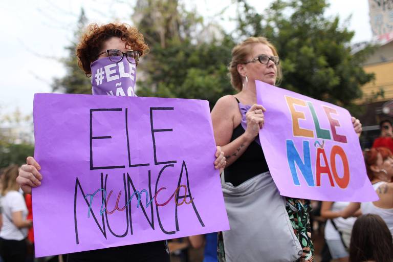 Mulheres participam de ato contra o candidato à Presidência Jair Bolsonaro (PSL) no Largo da Batata, em São Paulo