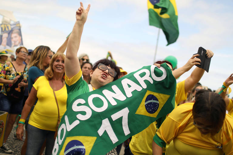 Grupo de militantes manifesta apoio ao candidato à Presidência Jair Bolsonaro (PSL) no Rio de Janeiro