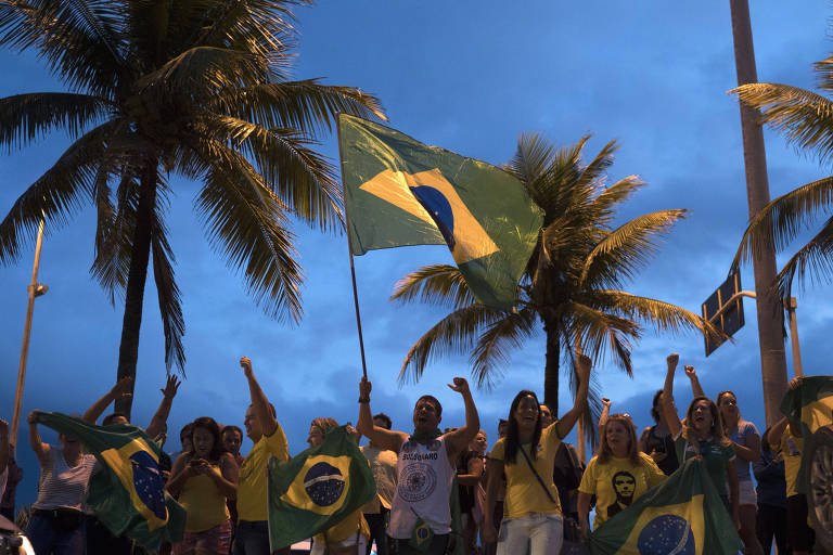 Grupo de militantes manifesta apoio ao candidato à Presidência Jair Bolsonaro (PSL) no Rio de Janeiro