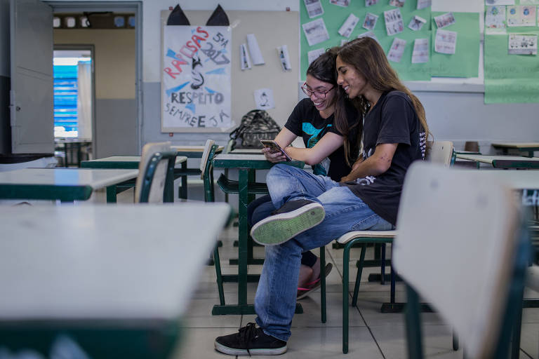 Lorhaynne Xavier, 16, e Kaio Dinis Miranda, 16, alunos da escola Ministro Oscar Dias Correia, em SP