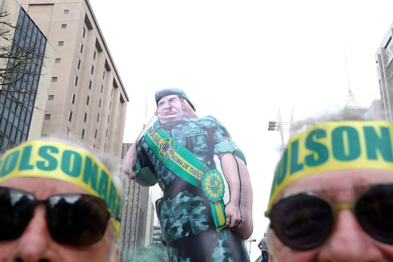 Supporters of presidential candidate Jair Bolsonaro attend a demonstration at Paulista Avenue in Sao Paulo, Brazil September 30