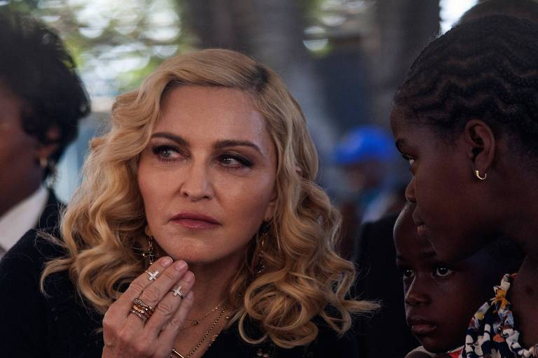 A cantora Madonna, que relatou à revista Harper's Bazaar ter sido estuprada no telhado de um prédio en Nova York  