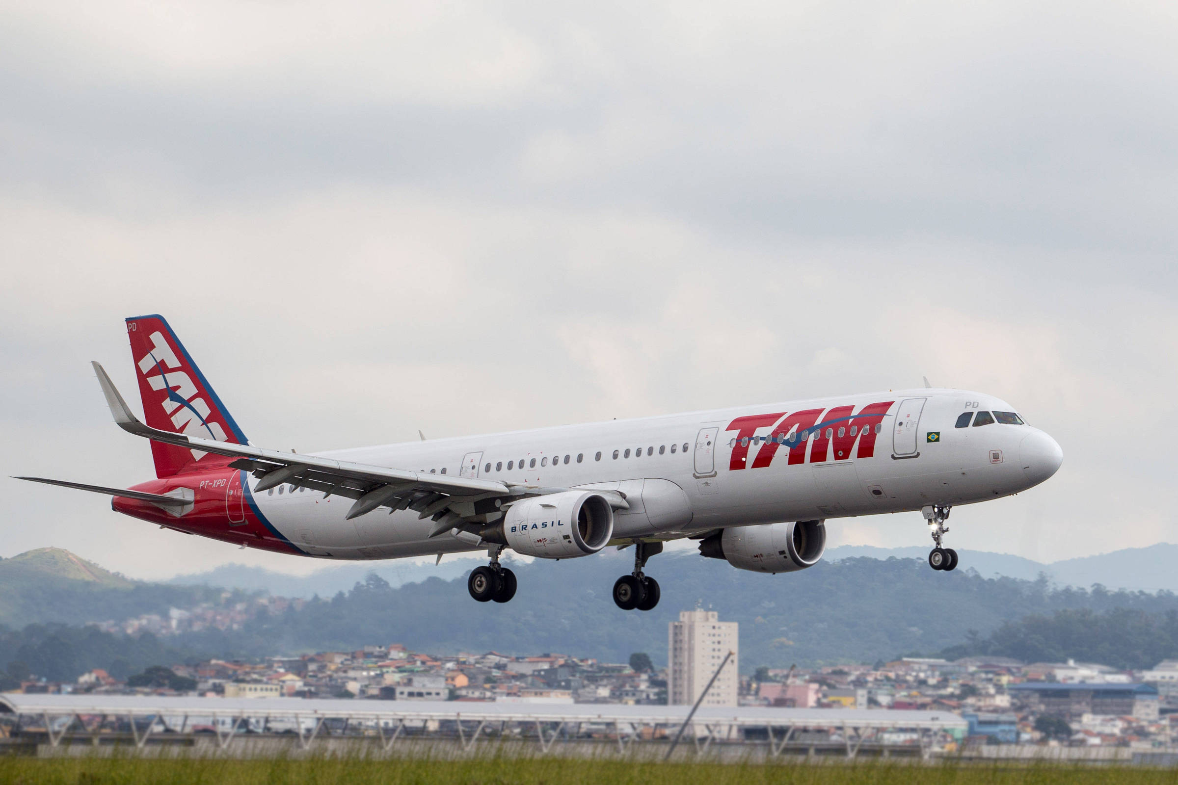 pousos e decolagens 🇧🇷 latam secando a pista em Teresina #latam #a