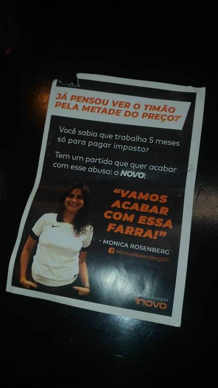 Panfleto distribuído por Monica Rosenberg com marcas do Corinthians