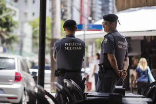 Policiais começam a retomar o patrulhamento das ruas de Vitória (ES)