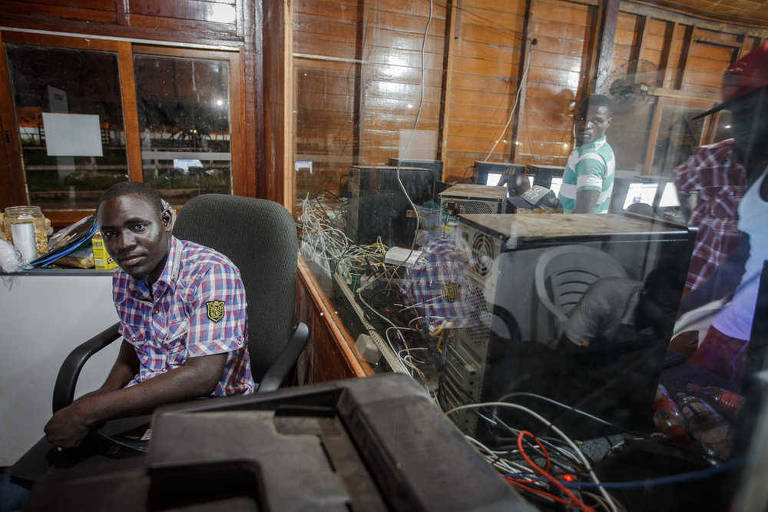 Lan House usada por imigrantes em abrigo em Rio Branco, no Acre