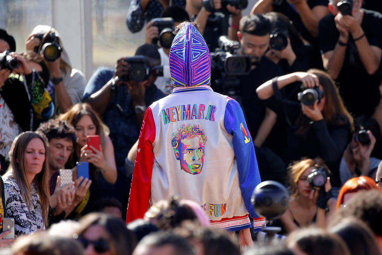 Efeito manada do estilo faz até Neymar virar roupa em Paris