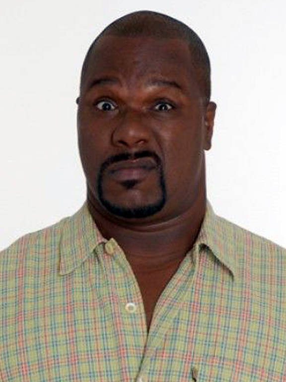 Conhecido como Paulão Duplex, o ator Paulo César Valentim da Costa é candidato a deputado estadual pelo Rio de Janeiro, pelo partido PTC. Como comediante fez parte dos programas A Turma do Didi e Zorra Total, ambos da Globo, antes de entrar na política. 
