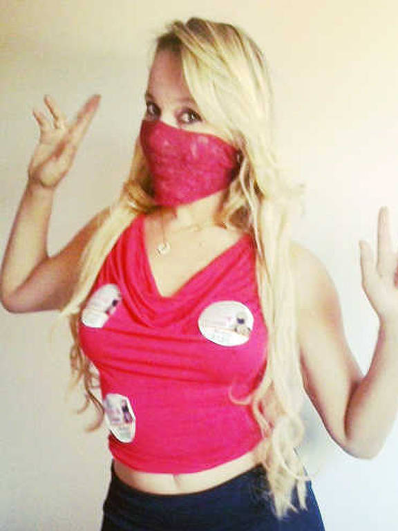 Valéria Maria de Santana, conhecida como MC Bandida, 32, concorre a uma vaga como deputada distrital pelo partido Avante. Foi dançarina de axé, forró e funk antes de lançar sua carreira como MC em 2013. Lançou músicas como 